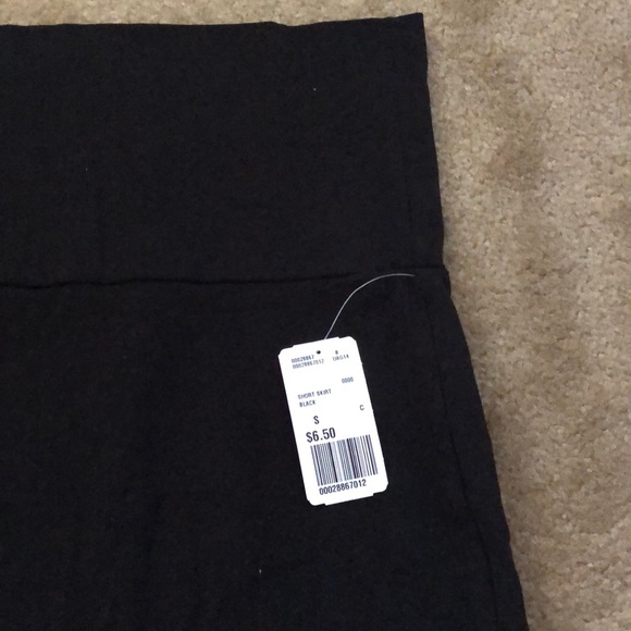 NWT Black Forever21 Skirt. Size S. - Picture 2 of 3